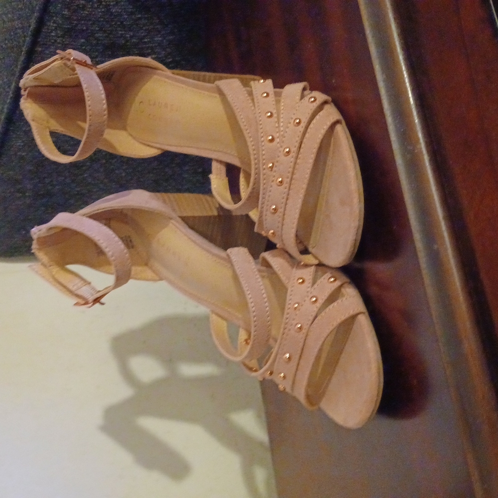 Lauren Conrad pink heals with gold studs - Picture 4 of 6